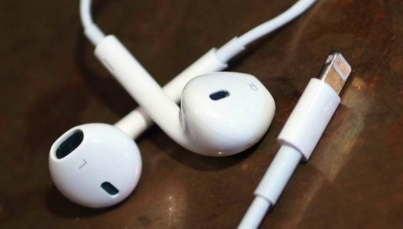 lightning-earpods.jpg